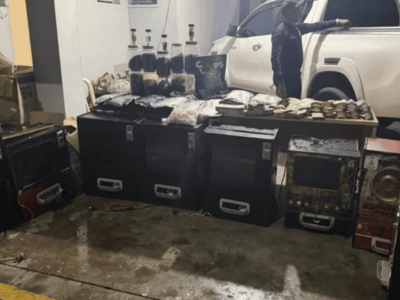 Policía arresta a tres personas y ocupa presunta marihuana en Capotillo