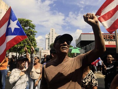 Protesta por apagones y alta facturación frente a LUMA Energy en San Juan