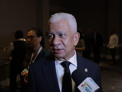Ricardo de los Santos informa sobre el avance en la reforma policial y la reunión de la comisión