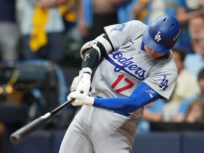 Roberts mantendrá a Shohei Ohtani en la alineación de los Dodgers