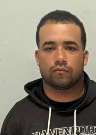Se entrega en Baní un presunto vinculado a intento de asalto a joyería