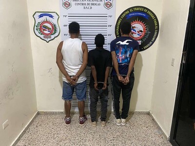 Tres hombres arrestados en La Vega por microtráfico de drogas
